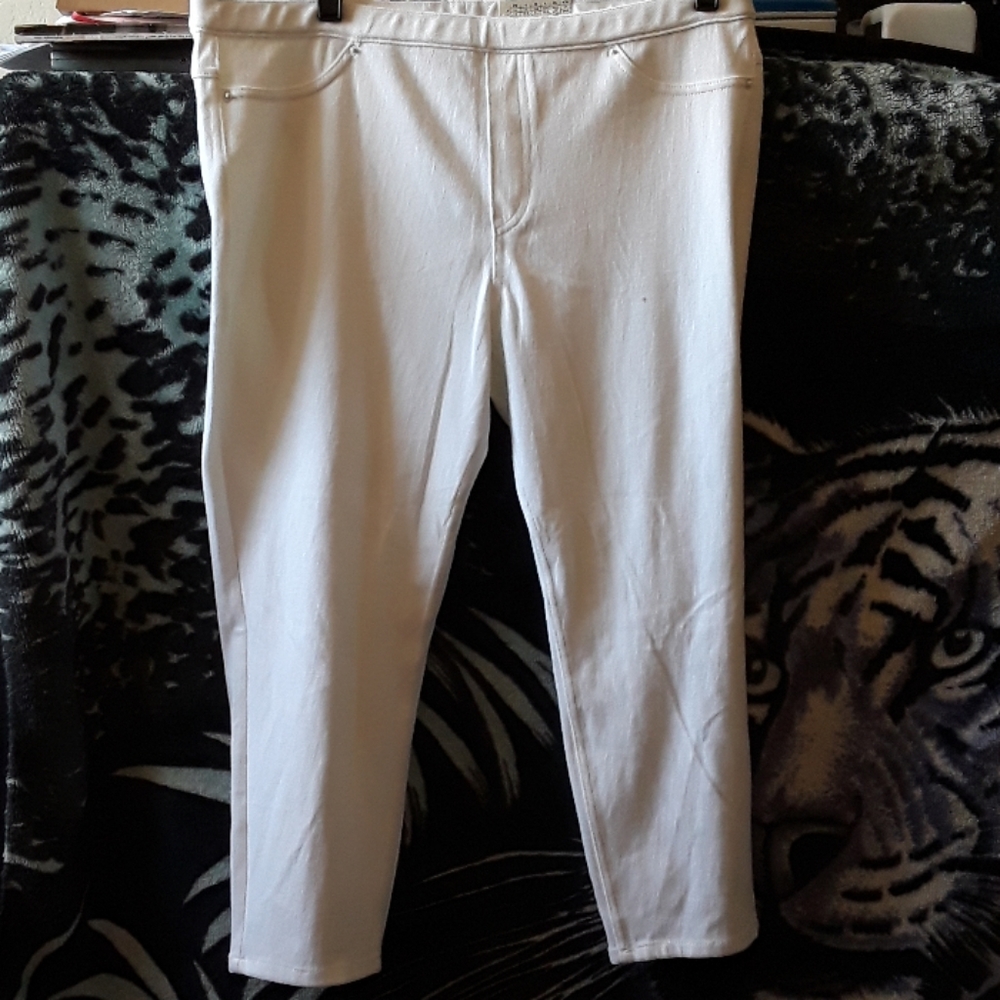 HUE Original Jeans  Capri Ladies Leggings